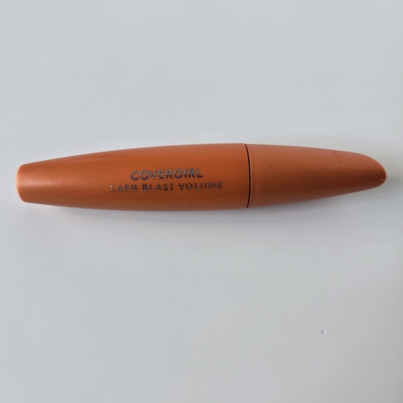 COVERGIRL Lash Blast Volume Mascara  Black 805 - Picture 1 of 7
